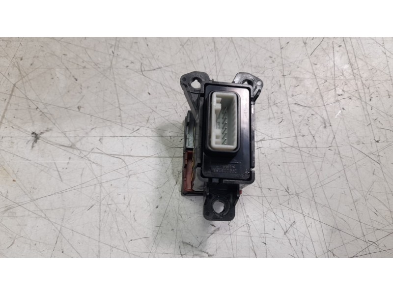 Recambio de warning para hyundai i20 iii (bc3, bi3) 1.0 t-gdi referencia OEM IAM 93790Q0000  