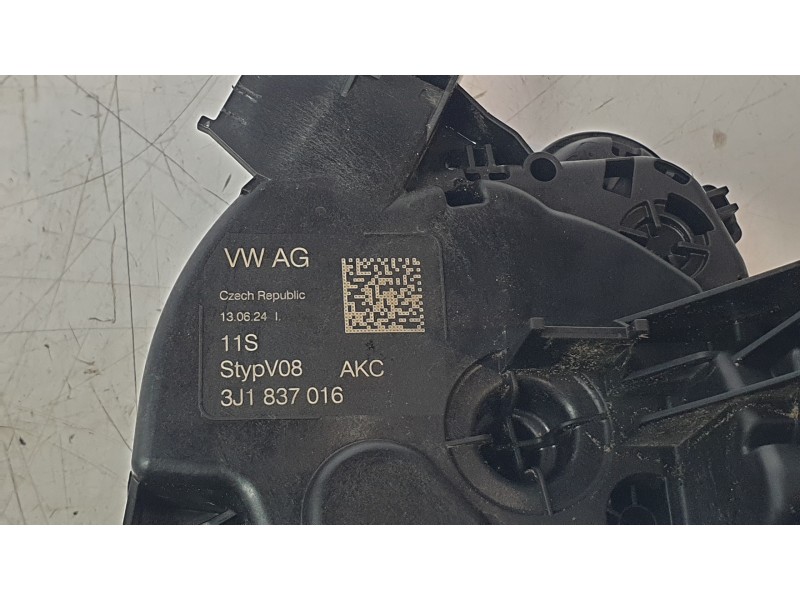 Recambio de cerradura puerta delantera derecha para volkswagen t-roc (a11, d11) 2.0 tdi referencia OEM IAM 3J1837016  