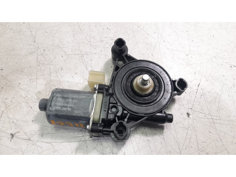 Recambio de motor elevalunas delantero izquierdo para porsche macan (95b) 3.0 s referencia OEM IAM 5Q959801C  