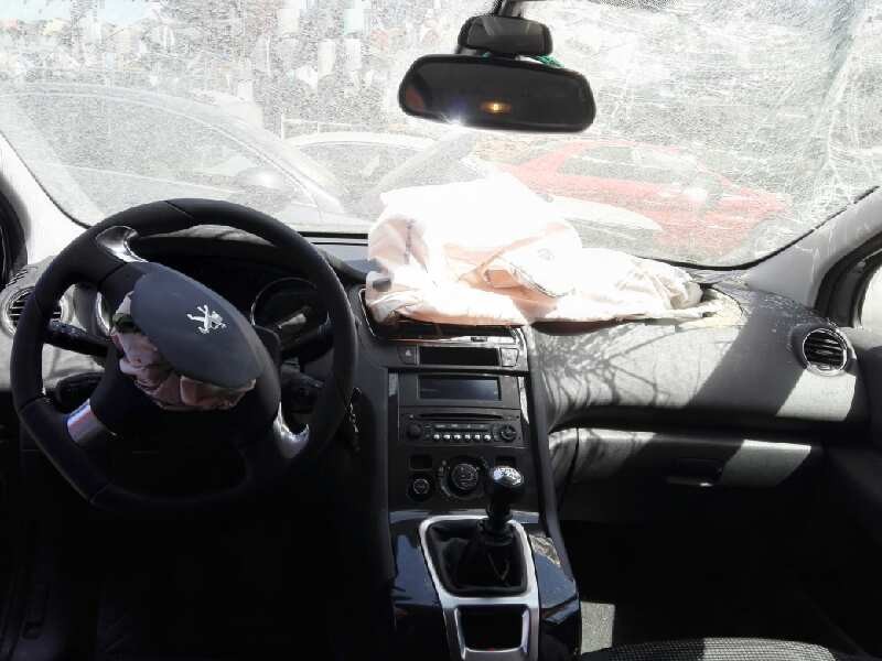 peugeot 5008 del año 2015