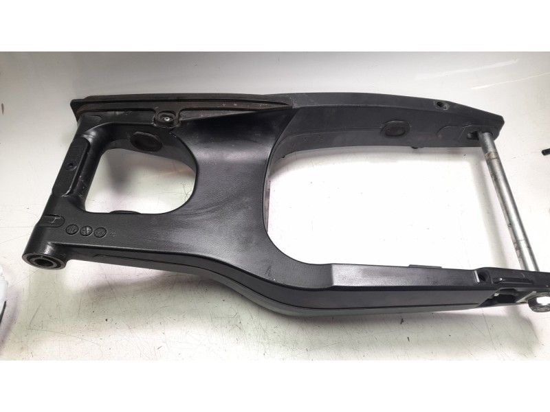 Recambio de basculante para honda cb 650r cb 650r referencia OEM IAM 52200MKND51  