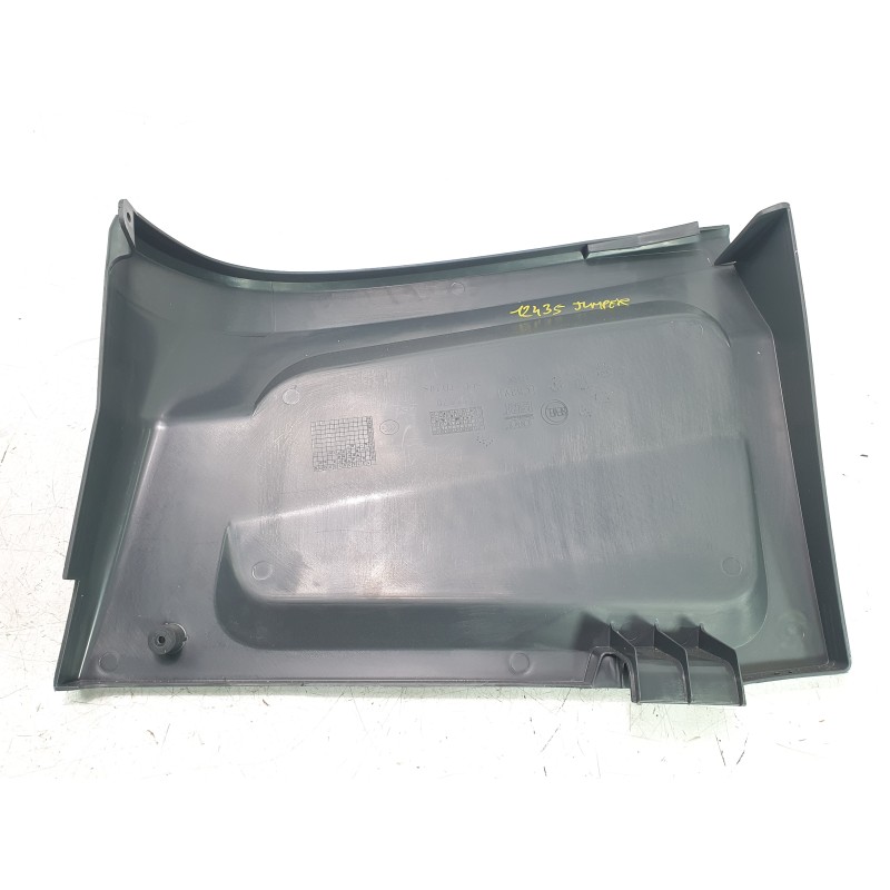 Recambio de moldura para citroën jumper furgon 3.5 l3 h2 bluehdi 14 s&s 6v referencia OEM IAM 011075  