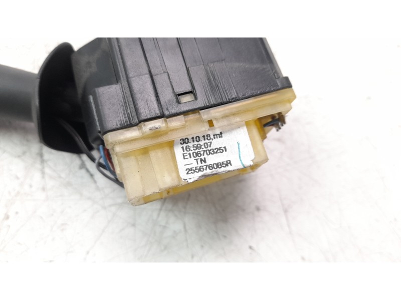 Recambio de mando limpia para renault captur limited referencia OEM IAM 255676085R  