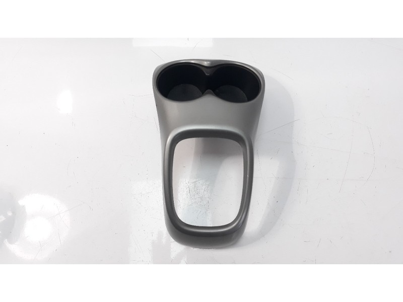 Recambio de moldura para toyota aygo 1.0 cat referencia OEM IAM 588040H020  