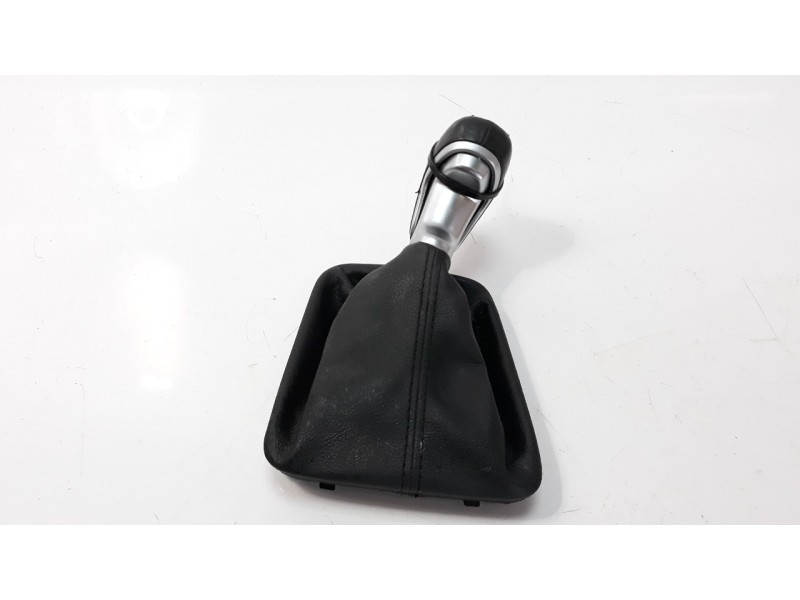 Recambio de pomo palanca cambio para kia ceed 1.4 cat referencia OEM IAM 43711H8300  