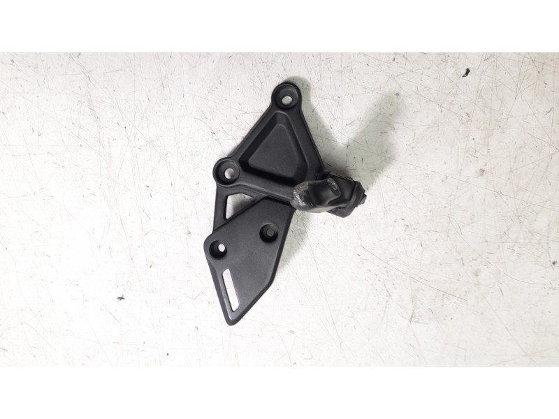 Recambio de estribo lateral para honda cb 650r cb 650r referencia OEM IAM 50600MKYDP0  
