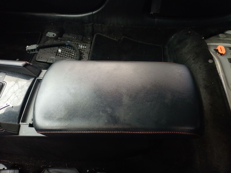 Recambio de apoyabrazos central para mazda 3 hatchback (bp) 2.0 skyactiv-g m hybrid referencia OEM IAM   