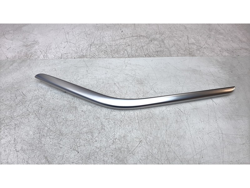 Recambio de embellecedor para mercedes-benz clase gla (w156) gla 200 cdi (156.908) referencia OEM IAM A1767201022  