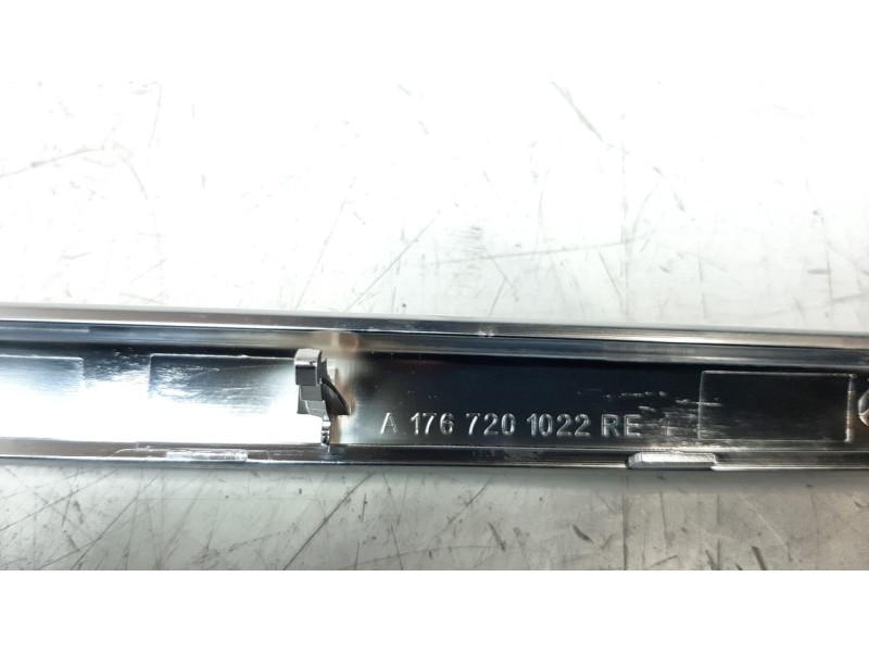 Recambio de embellecedor para mercedes-benz clase gla (w156) gla 200 cdi (156.908) referencia OEM IAM A1767201022  