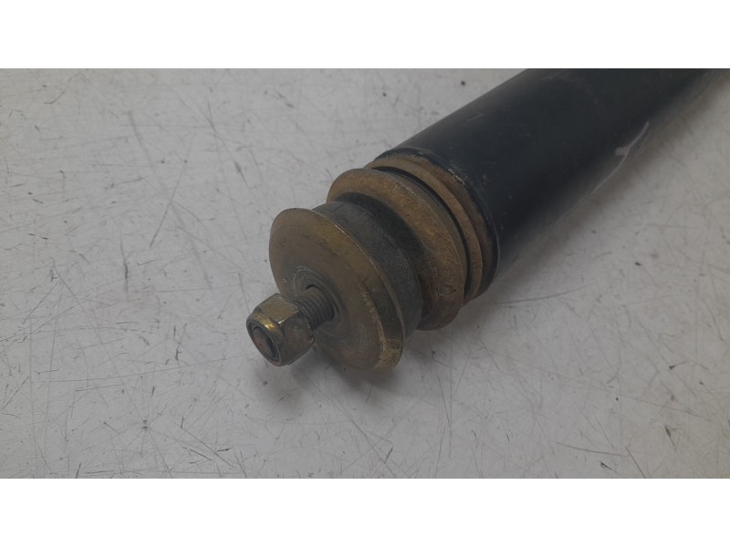 Recambio de amortiguador trasero izquierdo para mercedes-benz clase g (w463) g 270 cdi (463.322, 463.323) referencia OEM IAM 005