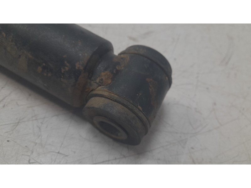 Recambio de amortiguador trasero izquierdo para mercedes-benz clase g (w463) g 270 cdi (463.322, 463.323) referencia OEM IAM 005