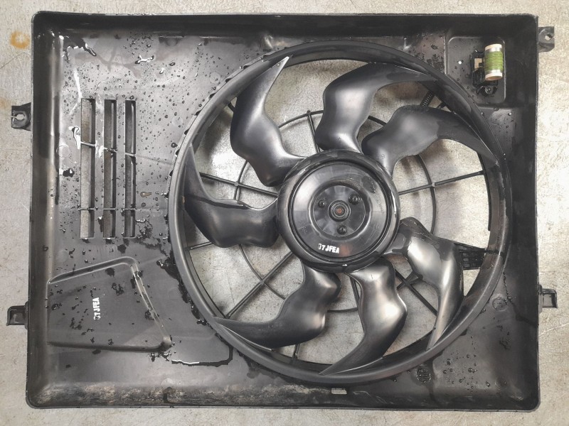 Recambio de electroventilador para kia sportage drive 4x2 referencia OEM IAM 25304D7520  