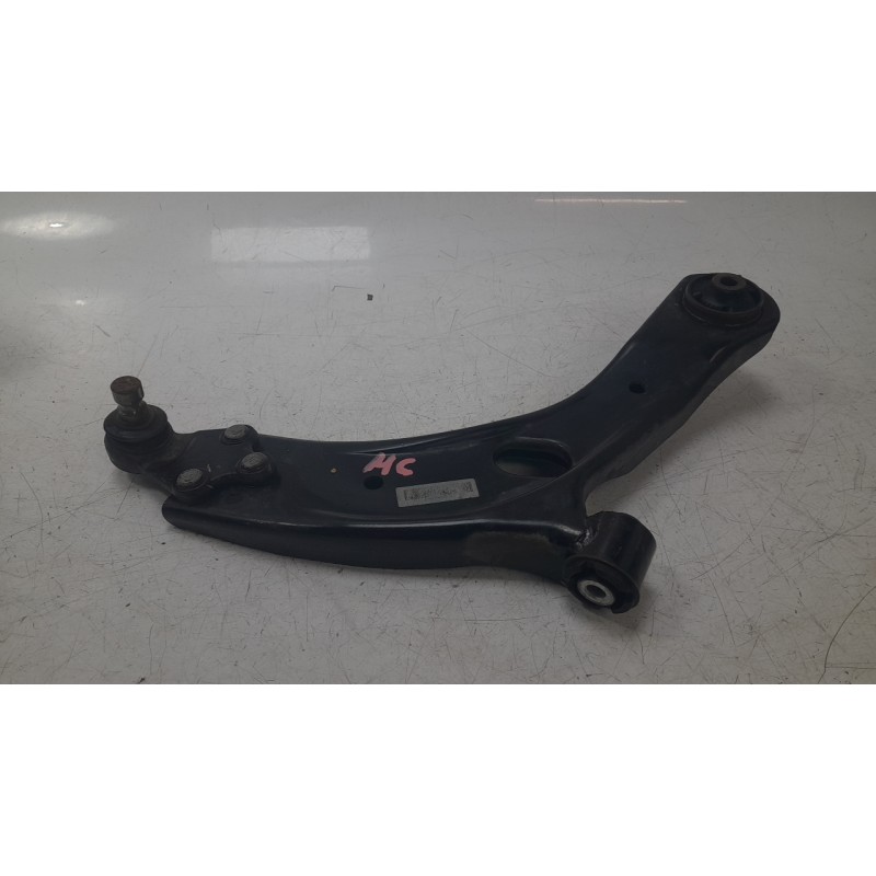 Recambio de brazo suspension inferior delantero derecho para ssangyong korando (c300) 1.5 referencia OEM IAM 4452039100  