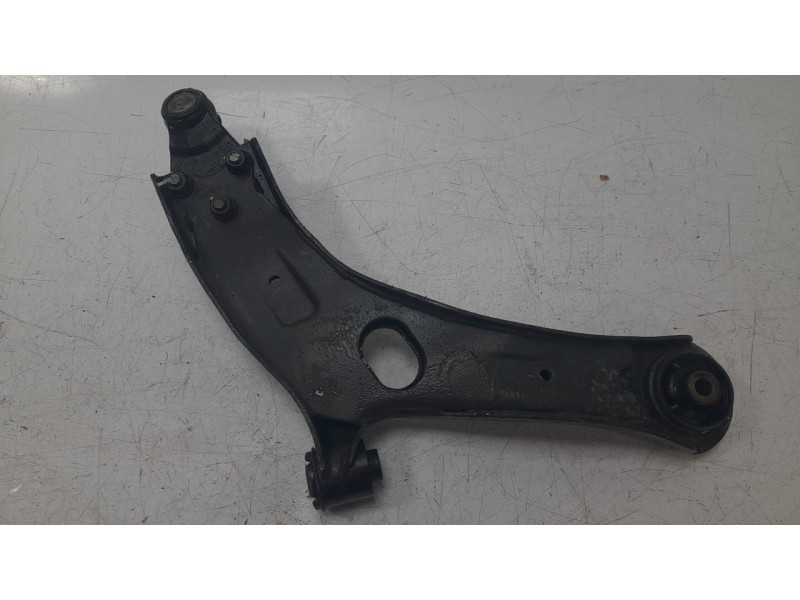 Recambio de brazo suspension inferior delantero izquierdo para ssangyong korando (c300) 1.5 referencia OEM IAM 4451039100  