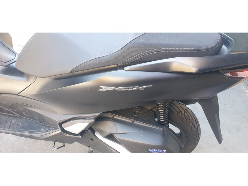 Recambio de moldura para honda pcx 125 pcx 125 referencia OEM IAM 83610K1ZJ100  