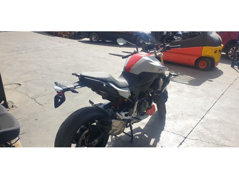 bmw f 900 r del año 2021