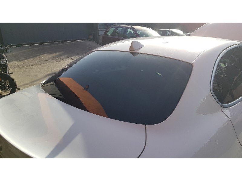 Recambio de luna trasera para alfa romeo giulia (952) 2.2 jtdm cat referencia OEM IAM 50534703  