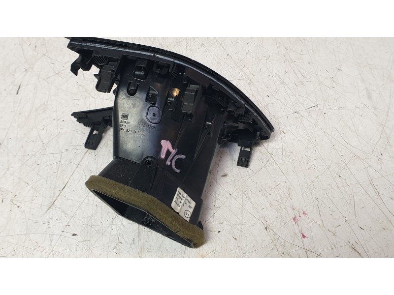 Recambio de rejilla aireadora para seat leon (5f1) 1.5 tsi referencia OEM IAM 5F1820901D  