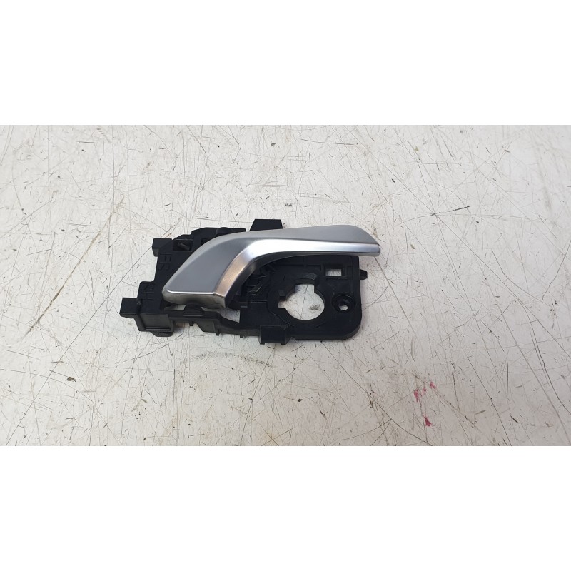 Recambio de maneta interior delantera derecha para kia rio iv (yb, sc, fb) 1.25 referencia OEM IAM 82623H8500  
