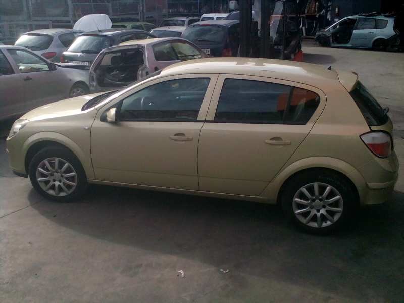 opel astra h berlina del año 2004