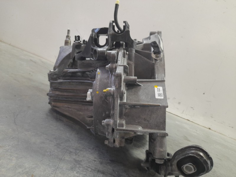 Recambio de caja cambios para dacia duster iii eco-g 100 essential referencia OEM IAM 320108995R JT4027 