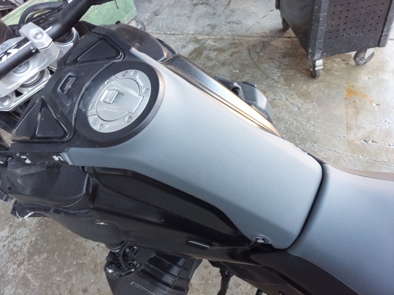 Recambio de moldura para bmw r 1300 gs referencia OEM IAM   