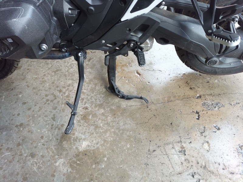 Recambio de caballete central para bmw r 1300 gs referencia OEM IAM   