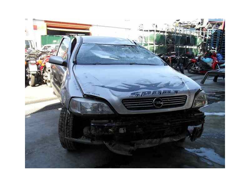 opel astra g berlina del año 2000