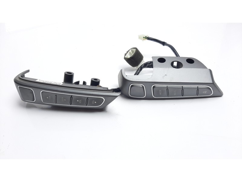 Recambio de mando volante para ssangyong rodius 2.0 td cat referencia OEM IAM 8915021120HEK  