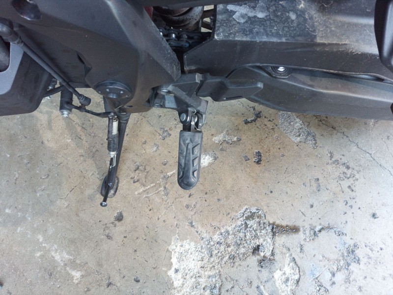 Recambio de estribo lateral para voge 525r referencia OEM IAM   