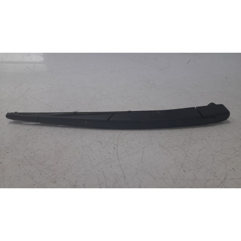 Recambio de brazo limpia trasero para hyundai i20 iii (bc3, bi3) 1.0 t-gdi referencia OEM IAM 98810C8000  