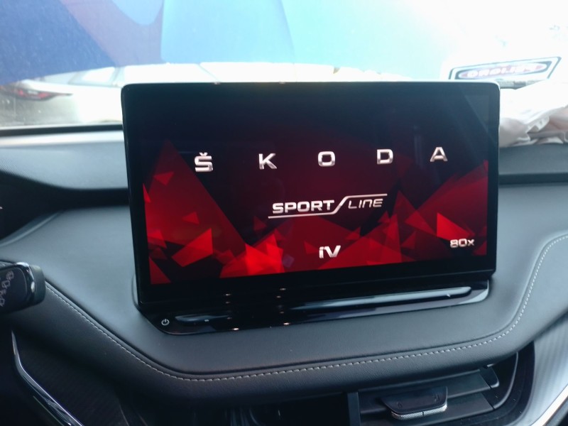 Recambio de pantalla multifuncion para skoda enyaq iv suv (5az) 80x 4x4 referencia OEM IAM   