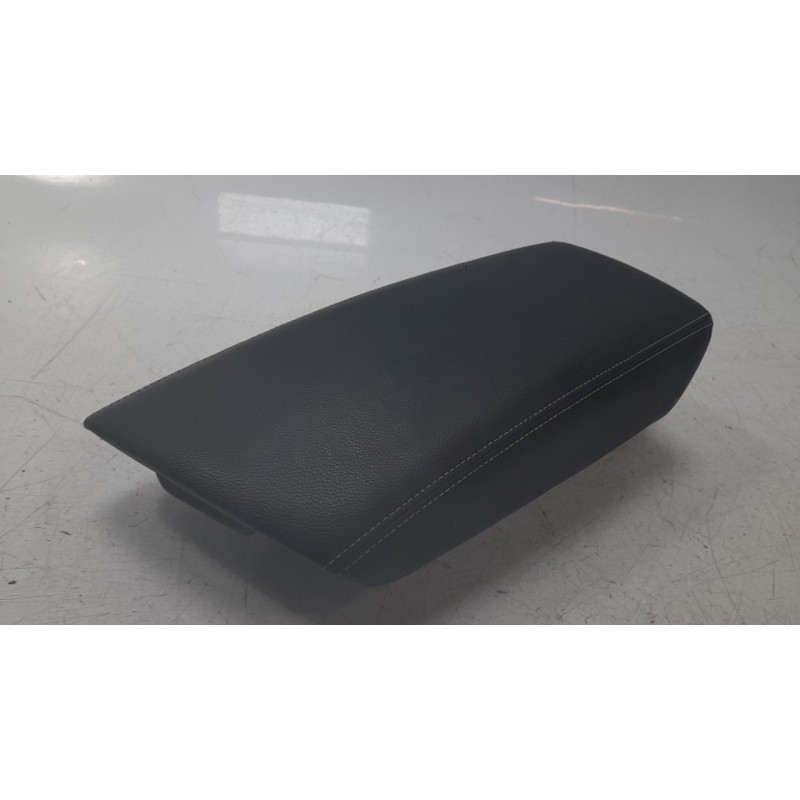 Recambio de apoyabrazos central para renault megane iv hatchback (b9a/m/n_) 1.3 tce 140 (b9nb) referencia OEM IAM 969208208R  