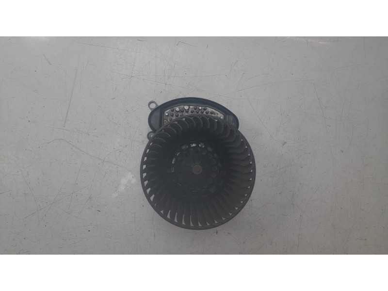 Recambio de ventilador calefaccion para renault megane iv hatchback (b9a/m/n_) 1.3 tce 140 (b9nb) referencia OEM IAM 272103243R 