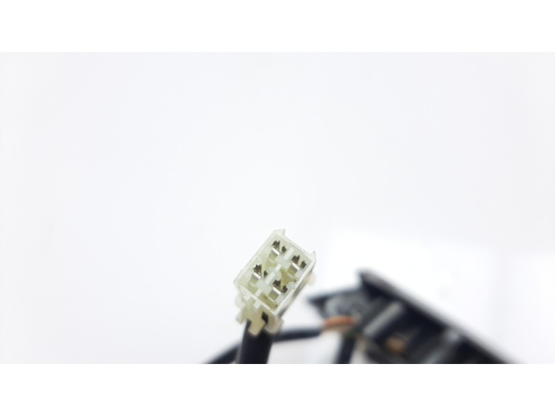 Recambio de mando volante para ssangyong rodius 2.0 td cat referencia OEM IAM 8915021120HEK  