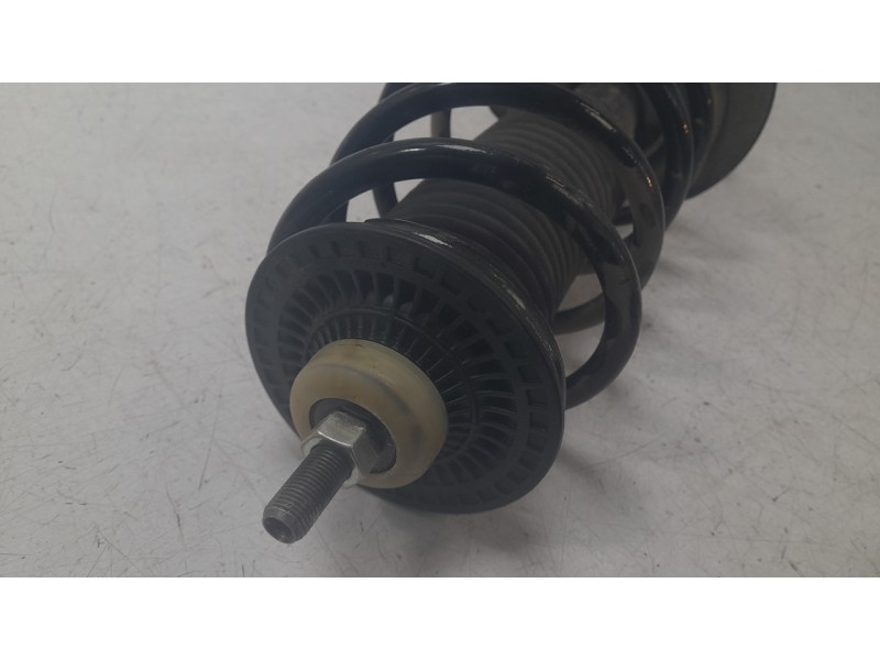 Recambio de amortiguador delantero izquierdo para dacia duster iii eco-g 100 essential referencia OEM IAM 543028378R  