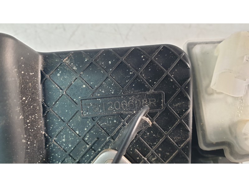 Recambio de tapa exterior combustible para dacia duster iii eco-g 100 essential referencia OEM IAM 781206608R 271070 