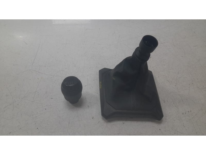 Recambio de pomo palanca cambio para dacia duster iii eco-g 100 essential referencia OEM IAM 328653104R  