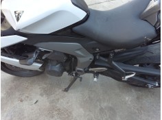 Recambio de moldura para triumph daytona 660 referencia OEM IAM 2074916 T2074916  2