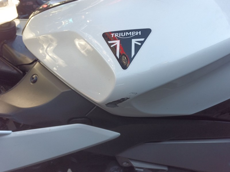 Recambio de moldura para triumph daytona 660 referencia OEM IAM   