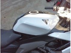 Recambio de moldura para triumph daytona 660 referencia OEM IAM   