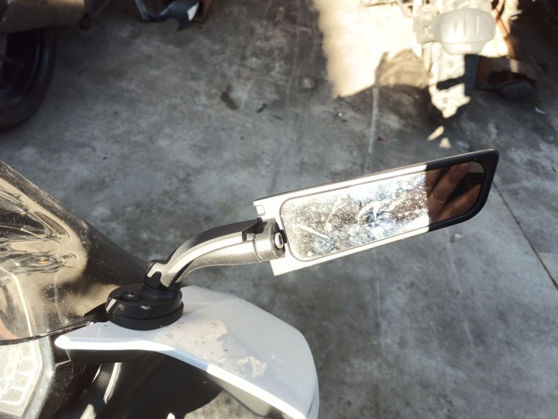 Recambio de retrovisor derecho para triumph daytona 660 referencia OEM IAM   