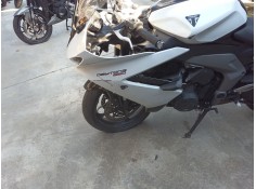 Recambio de carenado delantero izquierdo para triumph daytona 660 referencia OEM IAM   