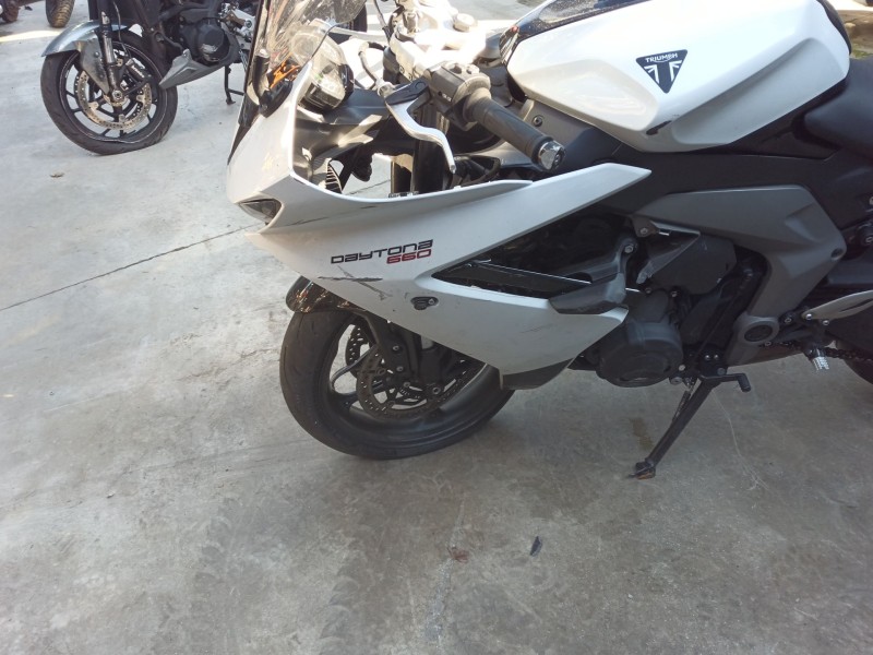 Recambio de carenado delantero izquierdo para triumph daytona 660 referencia OEM IAM   