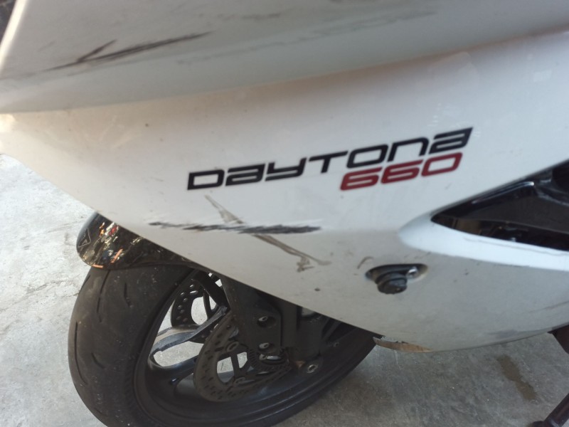 Recambio de carenado delantero izquierdo para triumph daytona 660 referencia OEM IAM   