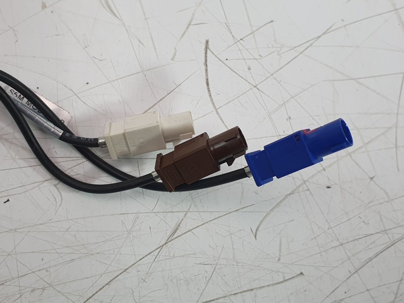 Recambio de antena para dacia duster iii eco-g 100 essential referencia OEM IAM 282162735R  