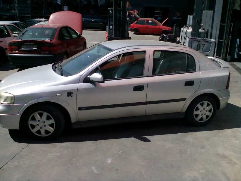 opel astra g berlina del año 2002