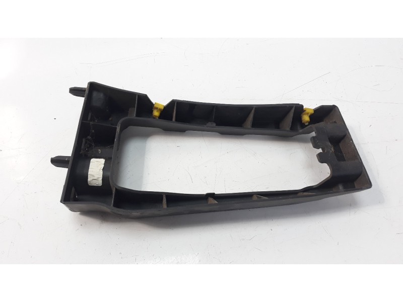 Recambio de moldura para peugeot partner kombi 1.6 referencia OEM IAM 9816808780  