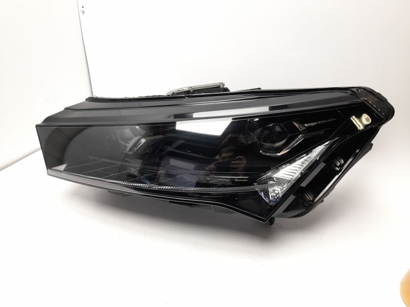 Recambio de faro izquierdo para skoda enyaq iv suv (5az) 80x 4x4 referencia OEM IAM   