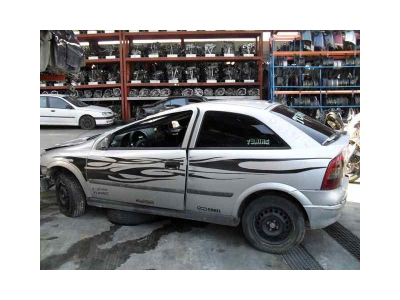 opel astra g berlina del año 2000